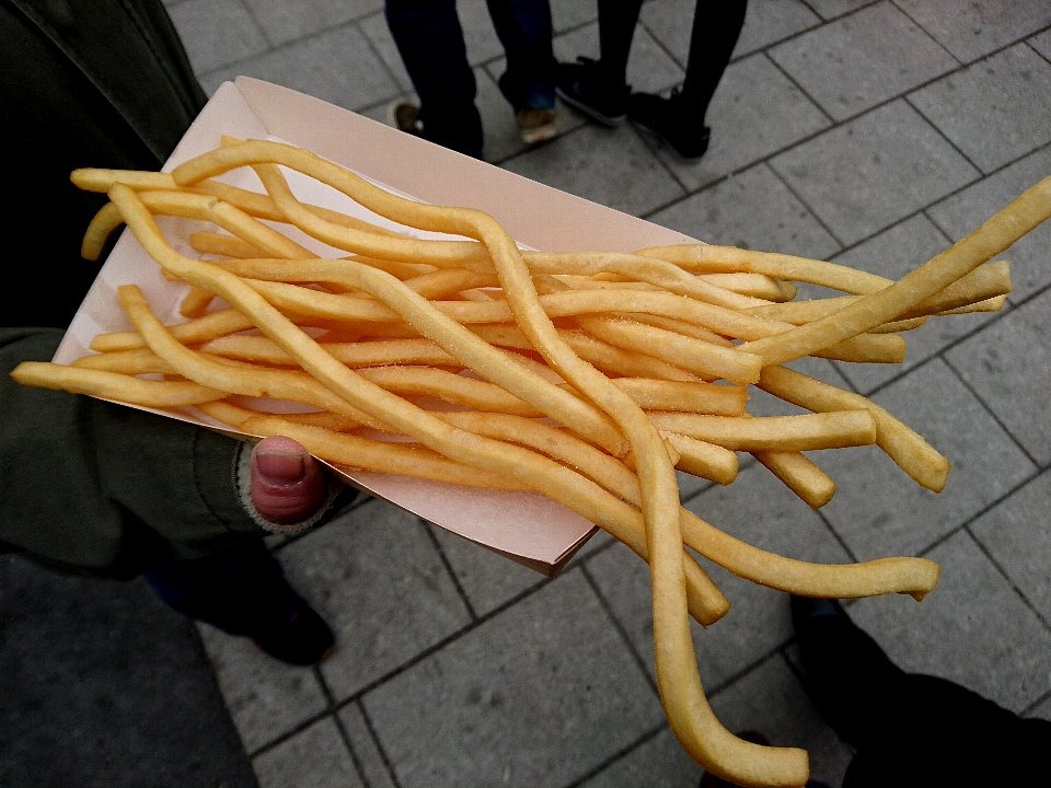花より団子ならぬ「もっちりロングポテト」を食べたこと。（上野恩賜